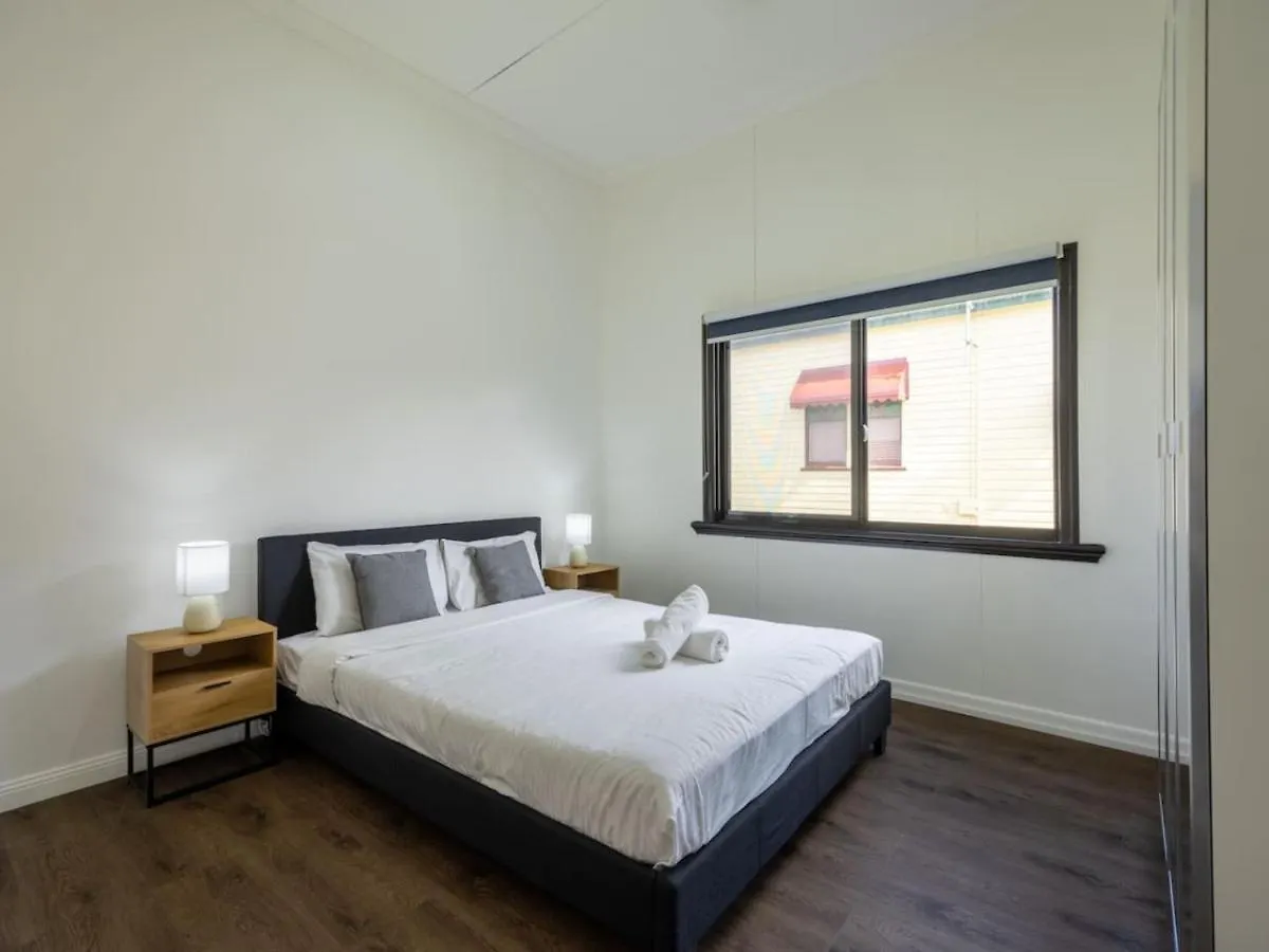 Comfy 2Br Sweet Home W Parking Balcony Near River Brisbane Holiday home