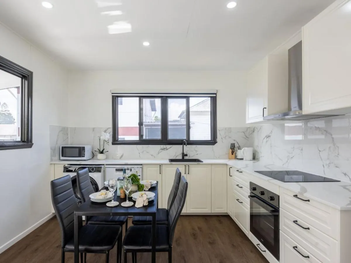 Holiday home Comfy 2Br Sweet Home W Parking Balcony Near River Brisbane Australia